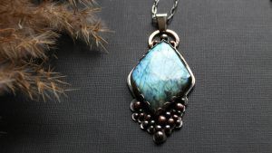 Сезонные украшения для Стрельцов: зима vs лето