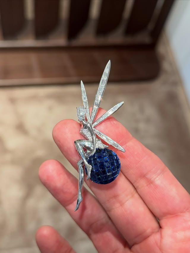 Брошь Caresse d’Eole от Van Cleef & Arpels