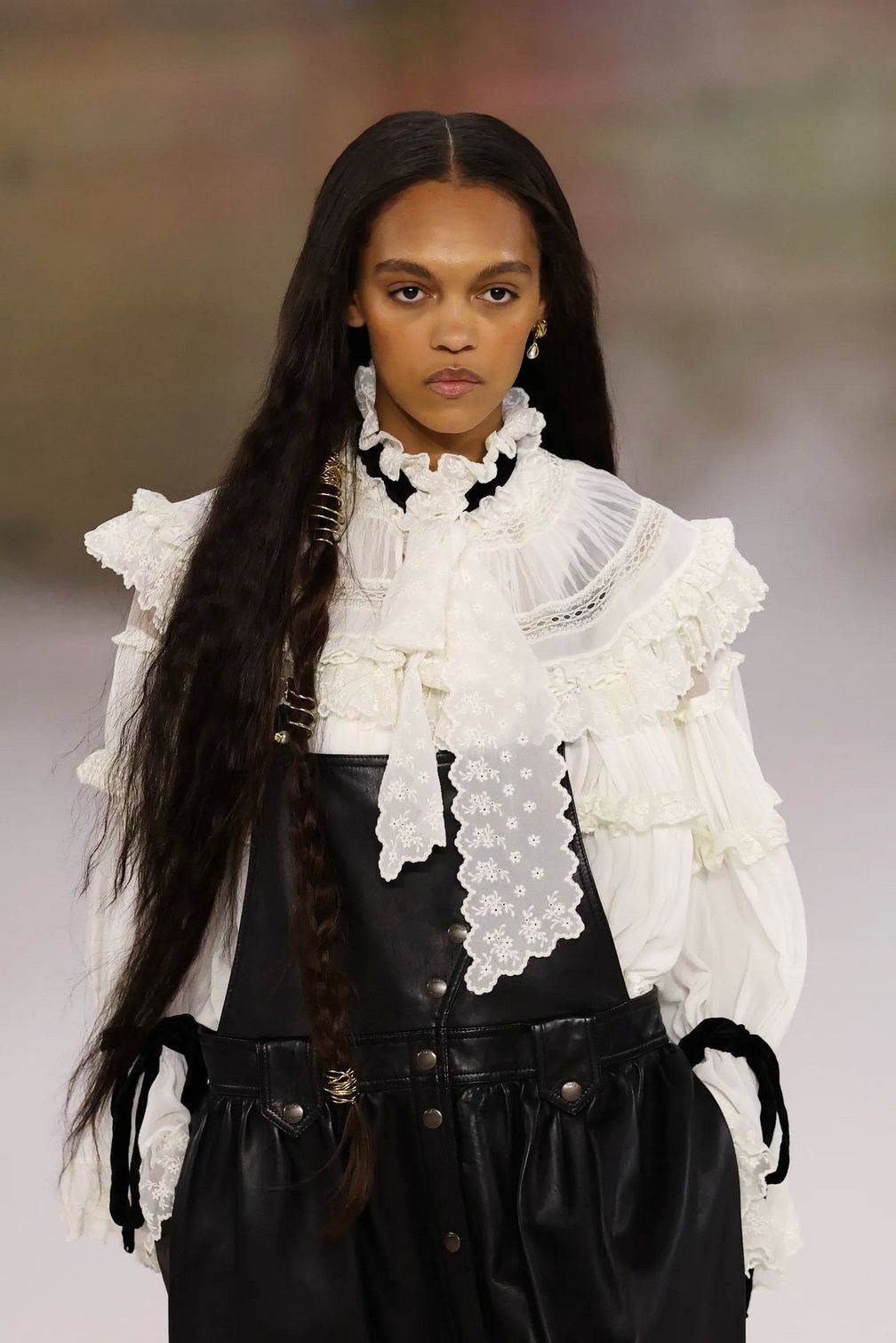 Chloé, сезон осень-зима — 2026/2027. Фото: Орор Марешаль / Getty Images Chloé, сезон осень-зима — 2026/2027. Фото: Орор Марешаль / Getty Images