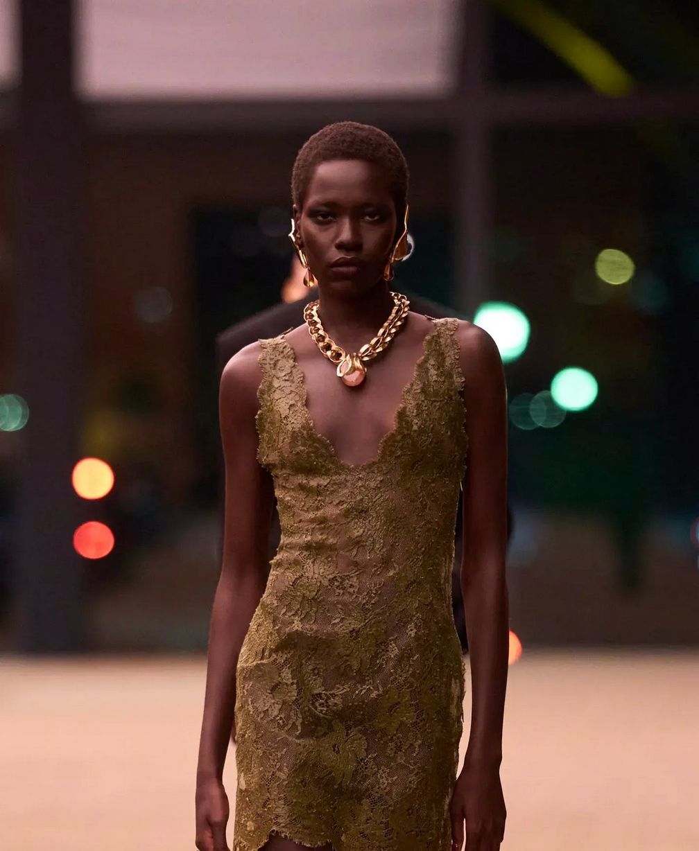 Saint Laurent от Энтони Ваккарелло, осень-зима — 2026. Фото: Saint Laurent Saint Laurent от Энтони Ваккарелло, осень-зима — 2026. Фото: Saint Laurent