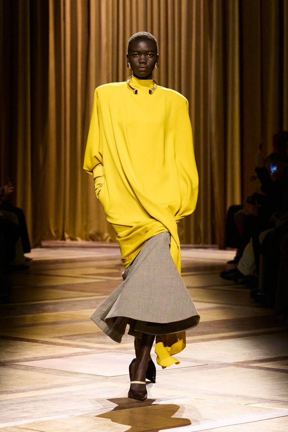 Givenchy от Сары Бертон, осень-зима — 2026. Фото: Givenchy Givenchy от Сары Бертон, осень-зима — 2026. Фото: Givenchy