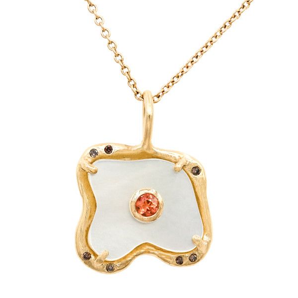 Подвеска Fried egg («Яичница-глазунья») от Morgan Patricia Designs из 14-каратного желтого золота с перламутром особой огранки, оранжевым сапфиром и коричневыми бриллиантами Подвеска Fried egg («Яичница-глазунья») от Morgan Patricia Designs из 14-каратного желтого золота с перламутром особой огранки, оранжевым сапфиром и коричневыми бриллиантами