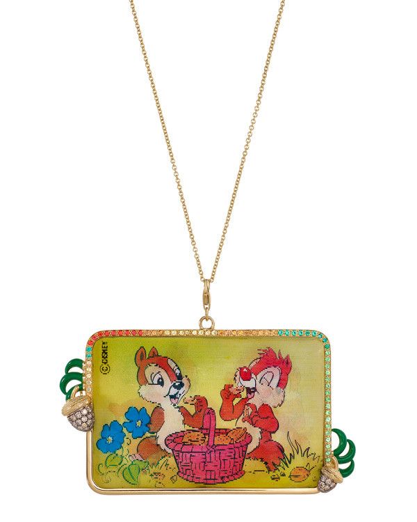 Ожерелье Chip N Dale picnic («Чип и Дейл на пикнике») от Francesca Villa из 18-каратного желтого золота и титана с винтажным лентикулярным изображением. Украшено бриллиантами, цаворитами, желтыми и оранжевыми сапфирами и изумрудами Ожерелье Chip N Dale picnic («Чип и Дейл на пикнике») от Francesca Villa из 18-каратного желтого золота и титана с винтажным лентикулярным изображением. Украшено бриллиантами, цаворитами, желтыми и оранжевыми сапфирами и изумрудами