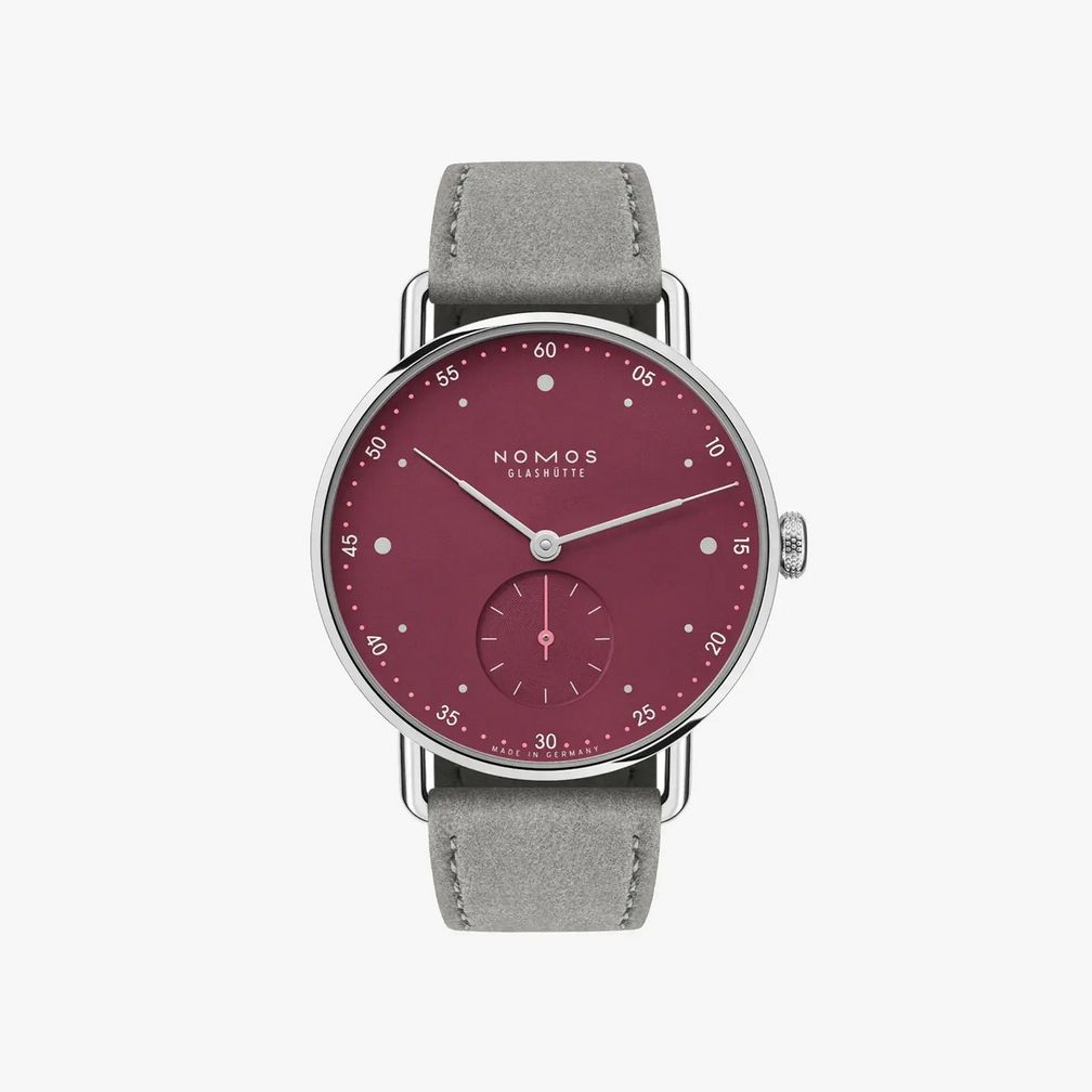 Часы Metro 33 Muted Red от Nomos Glashütte Часы Metro 33 Muted Red от Nomos Glashütte