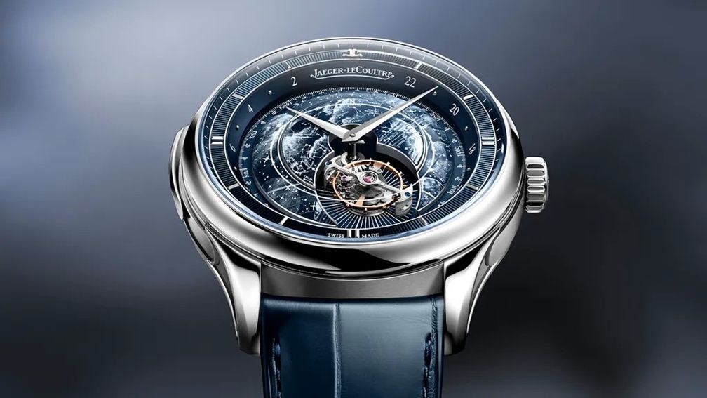 В модели Jaeger-LeCoultre Master Hybris Artistica Calibre 945 сложный «космотурбийон» (cosmotourbillon) сочетается с функцией минутного репетира и картой звездного неба, отображающей движение созвездий Северного полушария в режиме реального времени В модели Jaeger-LeCoultre Master Hybris Artistica Calibre 945 сложный «космотурбийон» (cosmotourbillon) сочетается с функцией минутного репетира и картой звездного неба, отображающей движение созвездий Северного полушария в режиме реального времени