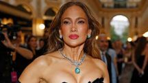 Колье от Dolce & Gabbana Дженнифер Лопес неожиданным образом связано с семьей принцессы Дианы