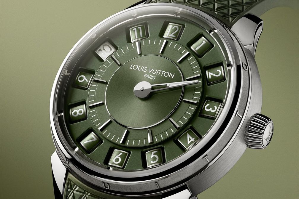 Louis Vuitton представил пять новых ярких моделей Tambour Spin Time