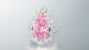 Розовый бриллиант может стоить на аукционе Christie’s в Гонконге $ 12 млн