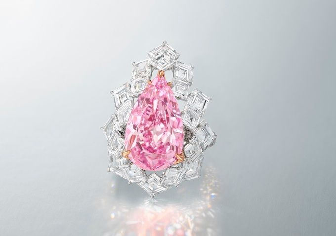 Розовый бриллиант может стоить на аукционе Christie’s в Гонконге $ 12 млн