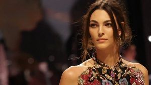 Виттория Черетти блистает на Vogue World 2026 в Милане с золотой змеей от Bvlgari