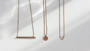 Лаконичные украшения для Близнецов, которые не любят пафос