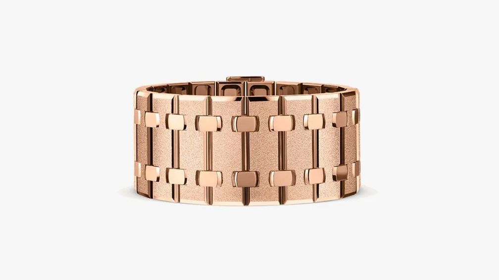 Браслет-кафф из коллекции Royal Oak Joaillerie. Фото: Audemars Piguet