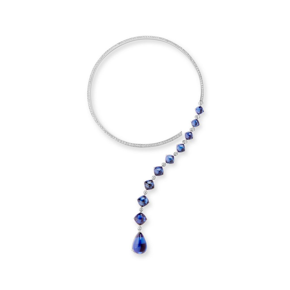 Колье Boucheron «Знак вопроса» (Question Mark) из белого золота с бриллиантами. Фото: Boucheron Колье Boucheron «Знак вопроса» (Question Mark) из белого золота с бриллиантами. Фото: Boucheron