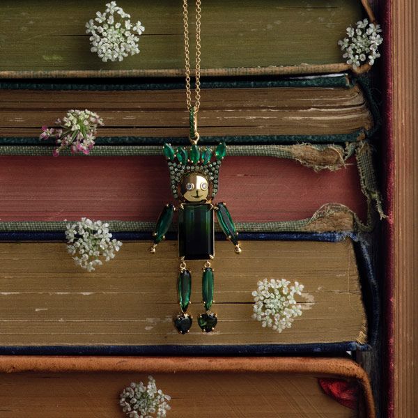 The Green man («Зеленый человек») из 18-каратного желтого золота с турмалинами, изумрудами, зелеными сапфирами и бриллиантами The Green man («Зеленый человек») из 18-каратного желтого золота с турмалинами, изумрудами, зелеными сапфирами и бриллиантами
