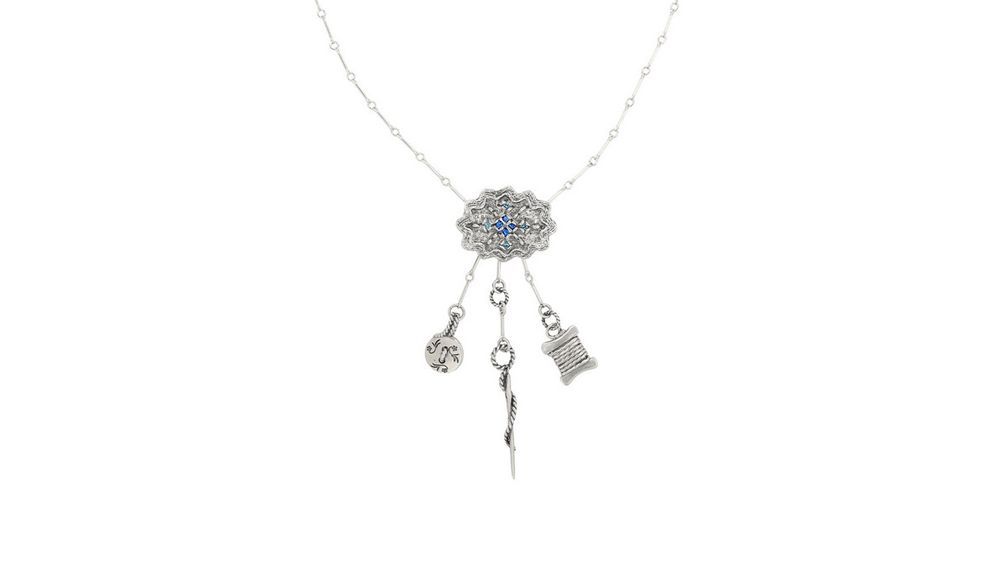 Ожерелье Chatelaine («Шатлен») из стерлингового серебра, украшенное синими сапфирами и светло-голубыми цирконами Ожерелье Chatelaine («Шатлен») из стерлингового серебра, украшенное синими сапфирами и светло-голубыми цирконами