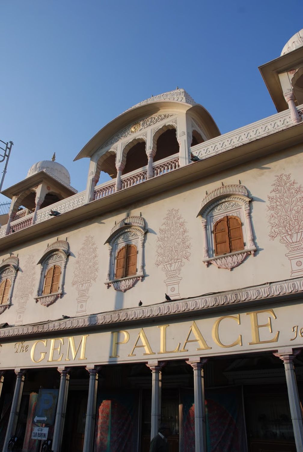 Флагманский бутик The Gem Palace в Джайпуре, Индия Флагманский бутик The Gem Palace в Джайпуре, Индия
