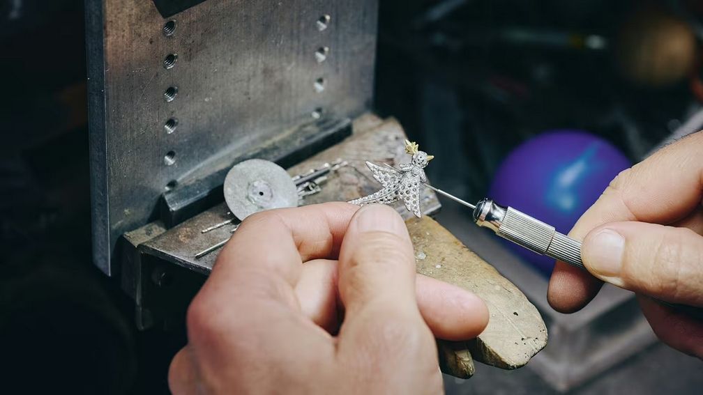 Бренд Tiffany & Co. принял участие в мероприятии LVMH «Les Journées Particulières». В Нью-Йорке для участников были организованы экскурсии: они могли посетить либо «Мастерскую дизайна и инноваций» (на фото), либо флагманский магазин бренда на Пятой авеню. Фото: Tiffany & Co.